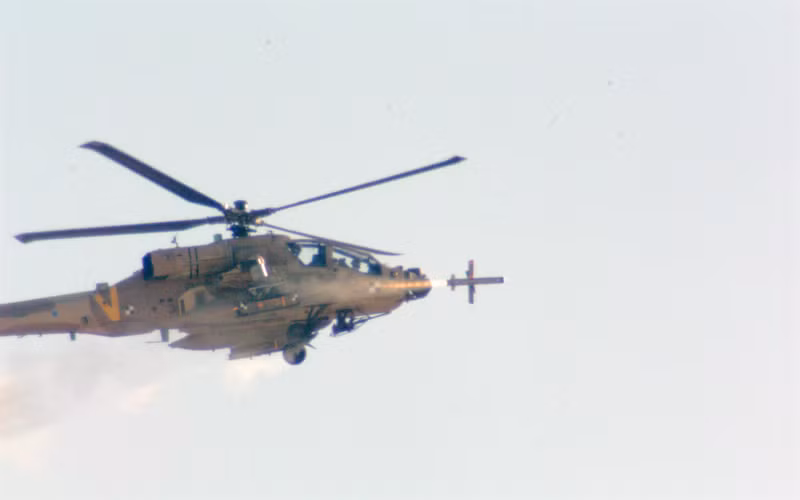 Cần nói thêm, phiên bản V6 là một trong những sửa đổi mới nhất dành cho máy bay trực thăng Apache, bao gồm việc cài đặt một số cảm biến, phần mềm tiên tiến khác và một vài nâng cấp khác. Trực thăng Apache Mỹ mạnh vượt trội nhờ tên lửa Spike NLOS Israel
