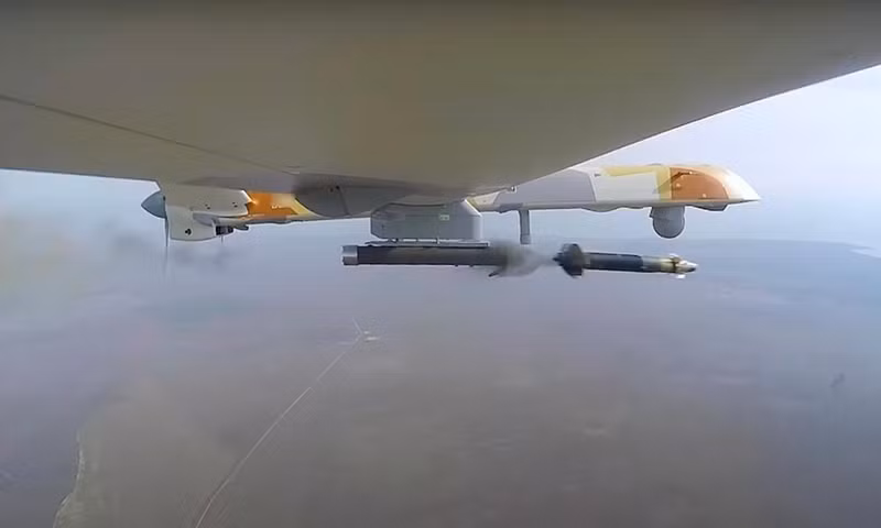 Máy bay không người lái hoặc trực thăng vũ trang sử dụng tên lửa X-UAV có thể đồng thời bắn một loạt đạn vào 2 mục tiêu, hoặc bắn 2 tên lửa vào một mục tiêu cùng lúc để tăng xác suất tiêu diệt. Tên lửa X-UAV bí ẩn khiến phương Tây xôn xao