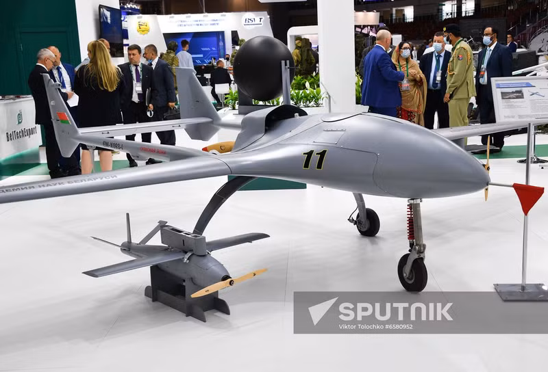 Máy bay không người lái do Belarus chế tạo có khả năng mang trọng tải khoảng 80 kg, chiếc Burevestnik-MK có thể được trang bị tên lửa dẫn đường hoặc rocket không dẫn đường. UAV Belarus sẽ sớm được Nga sử dụng trên chiến trường?