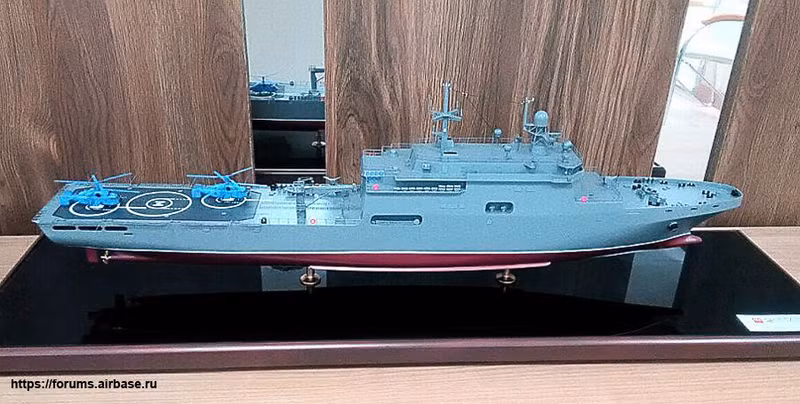 Vũ khí của tàu đổ bộ Dự án 11711 bao gồm 2 bệ pháo cao tốc AK-630 6 nòng cỡ 30 mm và một khẩu AK-630M-2 nòng đôi. Sàn đáp phía đuôi cho phép tiếp nhận một chiếc trực thăng hạng trung dạng Ka-27. 194161-d899c5fab6daea171052a1371751104a-1507.jpg
