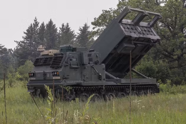 Các chuyên gia quân sự và chính trị tại Moskva đang lo ngại viễn cảnh Lực lượng vũ trang Ukraine có thể cố gắng tiến hành nhiều cuộc tấn công quy mô lớn vào các sân bay hay trạm cung cấp hậu cần của Nga. 12 tổ hợp M270 MLRS tới Kharkiv phục vụ chiến dịch tổng phản công