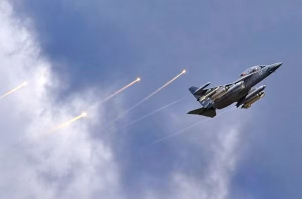 Bàn giao loạt máy bay Yak-130 mới giữa tình hình nóng