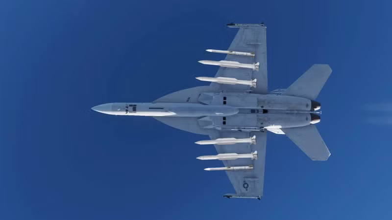 Mục đích bí ẩn của Mỹ khi cho tiêm kích F/A-18 mang tên lửa SM-6