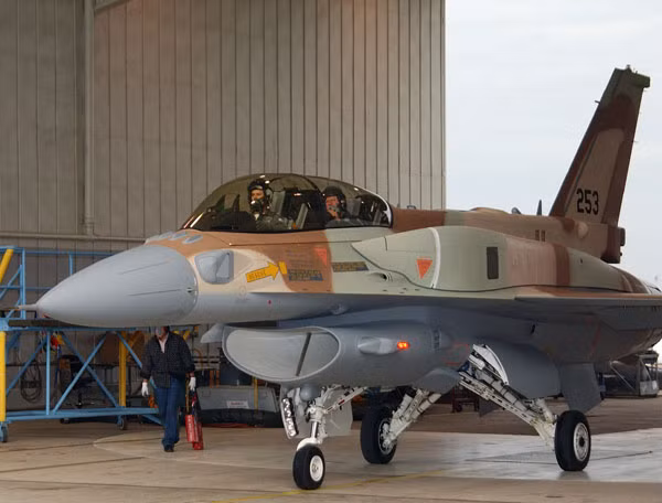 Tầm trinh sát tối đa của radar AN/APG-68 (V5) lên tới 296 km đối với máy bay cỡ lớn, hoặc 105 km đối với tiêm kích có diện tích phản xạ radar (RCS) 5 m2, theo dõi được 10 mục tiêu và dẫn đường cho tên lửa tiêu diệt 6 đối tượng cùng lúc. Sự cố nghiêm trọng khi tiêm kích F-16I Sufa tấn công nhầm binh sĩ Israel