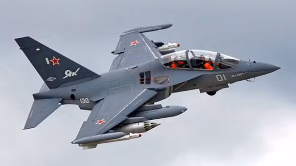 Bàn giao loạt máy bay Yak-130 mới giữa tình hình nóng