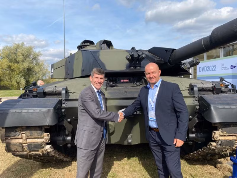 Rheinmetall BAE Systems Land đã ký hợp đồng cung cấp áo giáp dạng module cho xe tăng đầy hứa hẹn Challenger 3. Cải tiến này được phát triển với sự tham gia của Phòng thí nghiệm Khoa học và Công nghệ Quốc phòng Anh (Dstl). Xe tăng Challenger 3 vội nâng cấp giáp sau khi chịu thiệt hại nặng