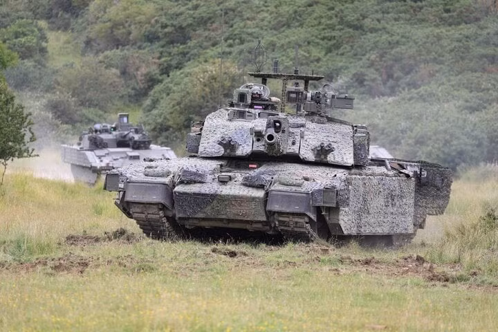 Nhà phân tích cho rằng người Anh đã cấm Lực lượng vũ trang Ukraine sử dụng xe tăng Challenger 2 ở tiền tuyến sau khi hứng chịu tổn thất đầu tiên và sự xuất hiện trên các phương tiện truyền thông các cảnh quay phương tiện bị phá hủy. Xe tăng Challenger 3 vội nâng cấp giáp sau khi chịu thiệt hại nặng