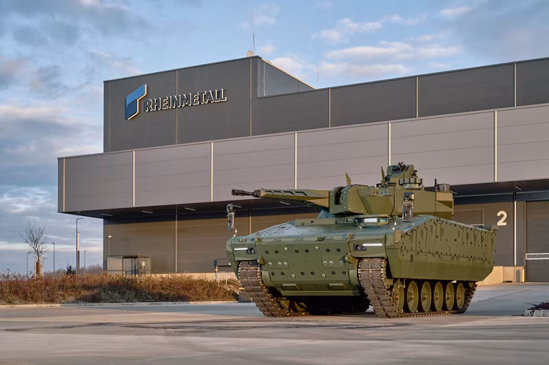 Trong lúc này, để thay thế đội các xe thiết giáp BTR-80A lạc hậu, Hungary đang mua xe chiến đấu bộ binh bánh xích Lynx tối tân từ công ty Rheinmetall Landsysteme GmbH của Đức. Xe bọc thép BTR-80A lạc hậu được thay thế bằng loại Lynx tối tân