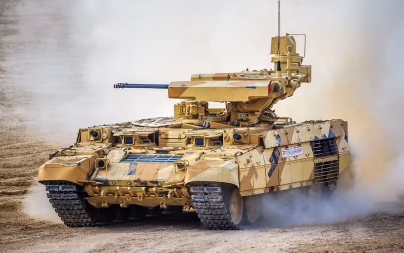 BMPT-72 còn nhận được giáp phản ứng nổ dạng module, có khả năng chống lại nhiều loại vũ khí khác nhau. Ngoài ra Terminator-2 còn có hệ thống tạo màn khói tự động, được kích hoạt bằng cảm biến khi bị chiếu xạ laser. Kẻ hủy diệt Terminator-2 được trang bị tên lửa tầm xa cực mạnh