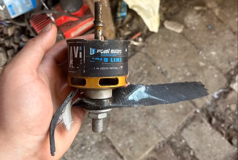 Động cơ điện nói trên khá sẵn trên thị trường dân sự, chẳng hạn như ở Ba Lan, chúng có thể được đặt mua từ các nền tảng giao dịch trực tuyến với giá chỉ hơn 600 zloty (tương đương với 6.000 Hryvnia, hoặc hơn 100 đô la). Khám phá bí mật lớn trong UAV cảm tử Lancet bị bắt giữ?
