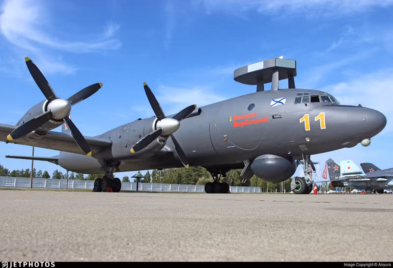 Hiện nay lực lượng Hải quân Nga có khoảng 35 chiếc Ilyushin Il-38 sản xuất trong những lô cuối cùng, với hai biến thể Il-38N và Il-38D cũ hơn. Máy bay Il-38N giúp vô hiệu hóa 'bầy đàn' UUV?