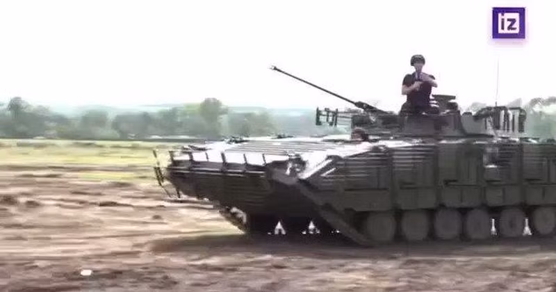 Gần đây, các nhà thiết kế dựa trên kinh nghiệm hoạt động quân sự đã củng cố kính ngắm đa kênh của xạ thủ và trưởng xe BMP-2M bằng khoang chiến đấu Berezhok thế hệ mới, khiến chiếc IFV cũ này có khả năng công thủ rất toàn diện. Tiếp tục gửi BMP-2 'nâng cấp đặc biệt' ra tiền tuyến