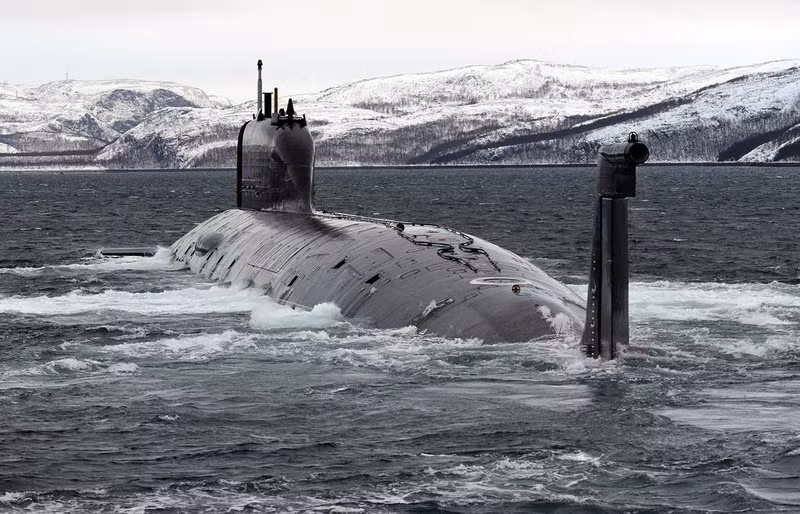 Điều đáng chú ý là tàu ngầm hạt nhân Severodvinsk thuộc Dự án Yasen đã tham gia chương trình thử nghiệm tên lửa siêu thanh Zircon, có nghĩa là vũ khí này ban đầu vẫn được lên kế hoạch trang bị cho các tàu ngầm Dự án 855. Zircon trở thành vũ khí tấn công của tàu ngầm Yasen-M