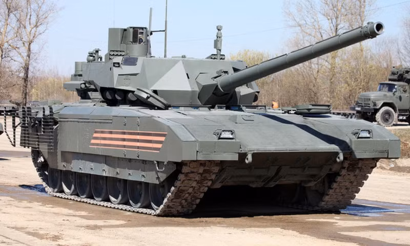 Với chiếc MBT này, binh sĩ Nga không chỉ phá hủy các phương tiện bọc thép của phương Tây mà còn tiến hành nhiều cuộc tấn công hiệu quả vào các vị trí kiên cố của Lực lượng Vũ trang Ukraine. T-14 Armata bị rút về nước khi không đáp ứng yêu cầu chiến thuật?