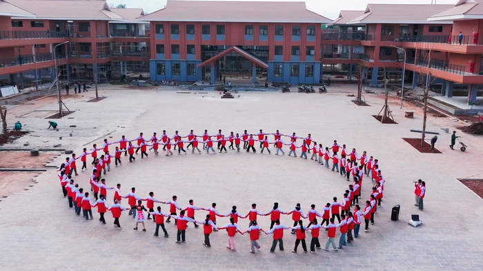 Trường Phổ thông nội trú liên cấp TH&THCS Si Pa Phìn là công trình đầu tiên được triển khai xây dựng theo chủ trương của Bộ Chính trị.