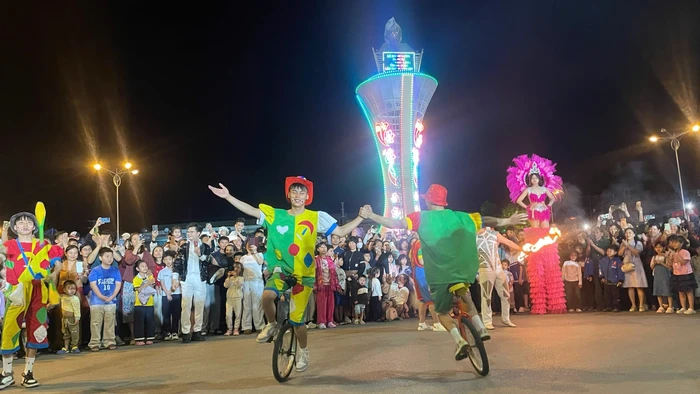 Carnaval đường phố lần đầu tiên được tổ chức trong khuôn khổ Lễ hội Hoa Ban năm 2026.