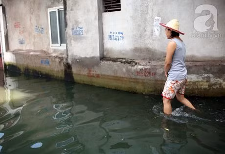Vu nuoc ngap tan giuong tai Tu Lien: Nhieu nguoi khon kho rao ban nha nhung... khong ai hoi mua - Anh 5