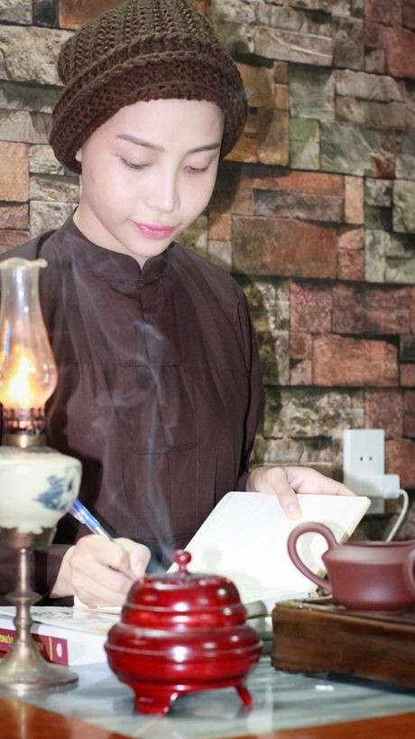 Tự sự của thiếu nữ Sài thành cạo trọc đầu rũ bỏ thị phi - Ảnh 5 Tu su cua thieu nu Sai thanh cao troc dau ru bo thi phi - Anh 5