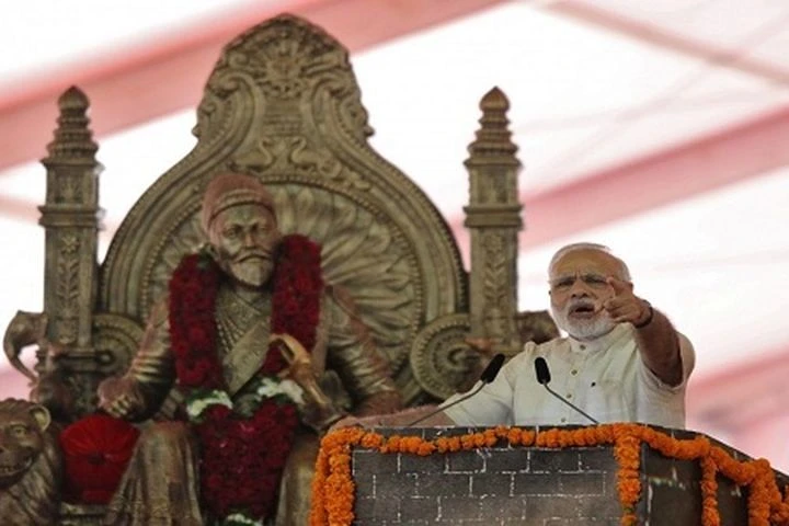 Thủ tướng Ấn Độ Narendra Modi phát biểu trong lễ khởi công xây dựng tượng đài vua Shivaji Maharaj. Ảnh: Reuters.