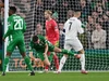 Hình ảnh từ VAR cho thấy Ronaldo đã đánh vào lưng Dara O'Shea của CH Ireland.