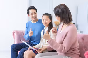 Thành tích của trẻ giống như hoa mùa xuân, tự nhiên nở rộ, không cần phải khoe khoang một cách quá mức. (Ảnh: ITN).