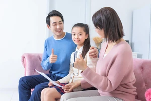 Thành tích của trẻ giống như hoa mùa xuân, tự nhiên nở rộ, không cần phải khoe khoang một cách quá mức. (Ảnh: ITN).