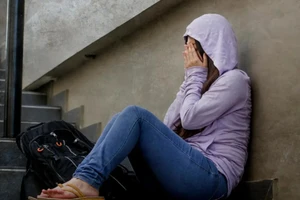 Những khoản tình cảm thiếu hụt trong tuổi thơ có thể cần cả một đời để bù đắp. (Ảnh: ITN).