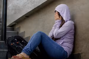 Những khoản tình cảm thiếu hụt trong tuổi thơ có thể cần cả một đời để bù đắp. (Ảnh: ITN).