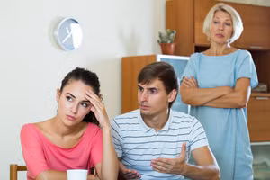 Đàn ông không giỏi xử lý những vấn đề phức tạp trong gia đình và xung đột hôn nhân. (Ảnh: ITN).