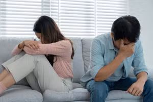 Khi bất kỳ người phụ nữ nào bắt đầu mất hứng thú với một mối quan hệ, cô ấy có thể xây dựng một cuộc sống song song cho mình mà không còn chỗ cho bạn đời. (Ảnh: ITN).