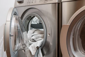 Máy giặt là nơi chứa đầy vi khuẩn. (Ảnh: ITN).