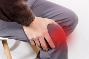 Trong thời tiết lạnh, đau khớp thường trầm trọng hơn. (Ảnh: ITN).