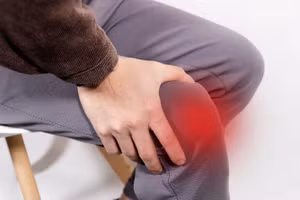 Trong thời tiết lạnh, đau khớp thường trầm trọng hơn. (Ảnh: ITN).