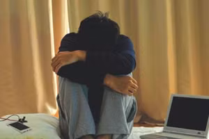 Một trong những nguyên nhân quan trọng khiến nhiều bạn trẻ chọn “ở nhà” là do bị va chạm trong cuộc sống thực và mất dũng khí đối mặt với cuộc sống. (Ảnh: ITN)