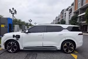 Chủ nhân bộ sưu tập 11 xe VinFast ở Hà Nội: 'Càng hiểu xe điện, càng thấy đáng giá'