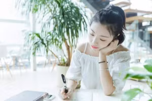 Sức hấp dẫn của người phụ nữ nữ tính không nằm ở vẻ ngoài mà nằm ở khí chất độc đáo họ thể hiện. (Ảnh: ITN).