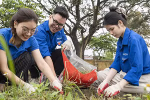 Sự kiện ra quân tại điểm cầu Phú Diễn. Ảnh: Quỹ Vì tương lai xanh.