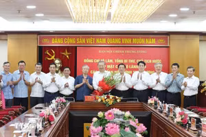 Tổng Bí thư, Chủ tịch nước Tô Lâm cùng các đồng chí lãnh đạo Đảng, Nhà nước với cán bộ lãnh đạo các cơ quan Nội chính Trung ương chụp ảnh chung. (Ảnh: Trí Dũng/TTXVN).