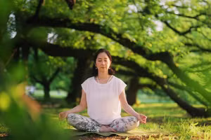 Cơ thể chúng ta được cấu tạo để ngồi trên mặt đất. (Ảnh: ITN)