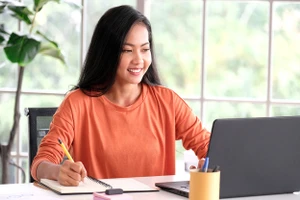 Trong thời đại công nghệ, chúng ta phải bắt đầu học cách sử dụng các công cụ kỹ thuật số để nâng cao hiệu quả làm việc tại nhà. (Ảnh: ITN).