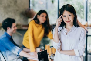 Giao tiếp giữa các cá nhân đòi hỏi sự tương tác bình đẳng giữa cho và nhận. (Ảnh: ITN).