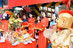 Tuổi nào xông đất, khai trương mở hàng tốt nhất năm Ất Tỵ 2025?