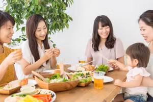 Sau khi kết hôn, nhiều phụ nữ mới nhận ra rằng sự bình đẳng được hứa hẹn giữa nam và nữ chỉ là một công việc phụ bên ngoài gia đình. (Ảnh: ITN).