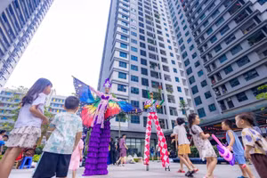 Những khu vườn, quảng trường khu S trong hai ngày 4-5/10 trở thành những không gian sáng tạo nhiệm màu, mang đến cho các em nhỏ những trải nghiệm bổ ích và thú vị.