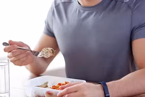 Chuẩn bị sẵn thực phẩm lành mạnh và thưởng thức từng bữa ăn, mới có thể làm cho cuộc sống trở nên tốt đẹp hơn. (Ảnh: ITN)