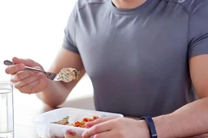 Chuẩn bị sẵn thực phẩm lành mạnh và thưởng thức từng bữa ăn, mới có thể làm cho cuộc sống trở nên tốt đẹp hơn. (Ảnh: ITN)