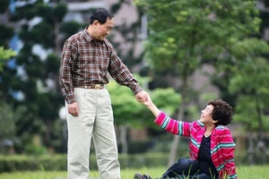 Chỉ khi cơ thể khỏe mạnh, chúng ta mới có thể ngắm nhìn phong cảnh mình muốn, tận hưởng vẻ đẹp của cuộc sống, đó mới là điều kiện cơ bản và quan trọng nhất của hạnh phúc. (Ảnh: ITN).