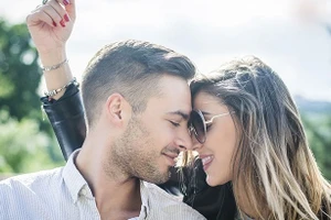 Mão tâm trạng bí bách, Dậu tình yêu lứa đôi được dịp thăng hoa ngày 19/11