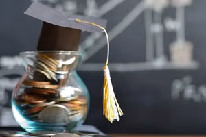 Có nhiều cách đầu tư giáo dục hiệu quả giúp cha mẹ tiết kiệm chi phí. (Ảnh: ITN).