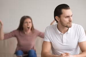 Những cảm xúc tiêu cực dễ dàng bùng nổ trong cuộc sống hàng ngày, dẫn đến cãi vã. (Ảnh: ITN)